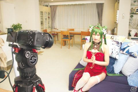 「放置少女」えなこさんが「聖夜の燭光」劉備のコスプレをしたバレンタイン特別動画が公開！ご主人様視点でお家デート気分を味わおうの画像2
