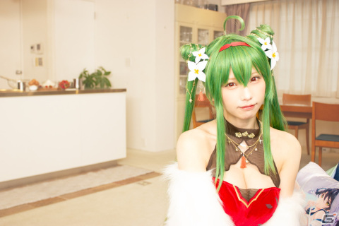「放置少女」えなこさんが「聖夜の燭光」劉備のコスプレをしたバレンタイン特別動画が公開！ご主人様視点でお家デート気分を味わおうの画像5