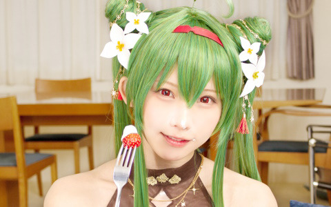 「放置少女」えなこさんが「聖夜の燭光」劉備のコスプレをしたバレンタイン特別動画が公開！ご主人様視点でお家デート気分を味わおう