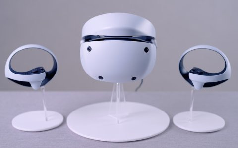 PS VR2の開発者がヘッドセットとコントローラーを分解しながら構造や設計思想を解説する動画が公開！