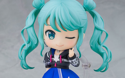「プロセカ」ストリートのセカイの初音ミクがねんどろいどになって登場！笑顔やウィンクなどの表情やコーヒーといったオプションパーツが付属