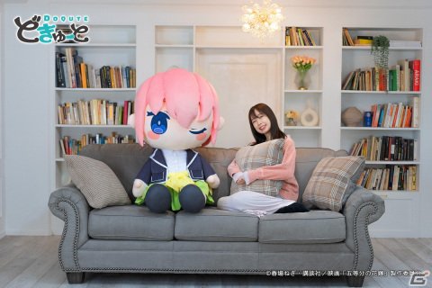 映画「五等分の花嫁」の超特大ぬいぐるみが各100体限定で登場！「五等分の花嫁 SPECIAL EVENT 2023 in 横浜アリーナ」に出展の画像1