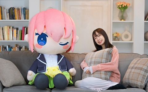 映画「五等分の花嫁」の超特大ぬいぐるみが各100体限定で登場！「五等分の花嫁 SPECIAL EVENT 2023 in 横浜アリーナ」に出展