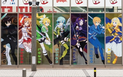 「ソードアート・オンライン×SAMURAI ENERGY」とアトレ秋葉原のコラボイベントが開催中！キリトたちが壁面ラッピングで登場