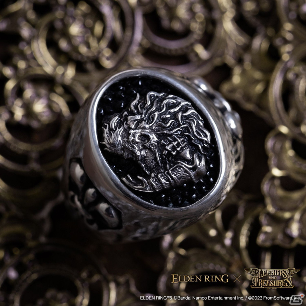 「ELDEN RING」から「ゴッドフレイの肖像」と「ランスのタリスマン」がアクセサリー化！レザーズアンドトレジャーズとのコラボが実施の画像2
