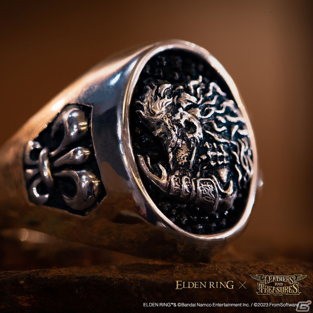 「ELDEN RING」から「ゴッドフレイの肖像」と「ランスのタリスマン」がアクセサリー化！レザーズアンドトレジャーズとのコラボが実施の画像3