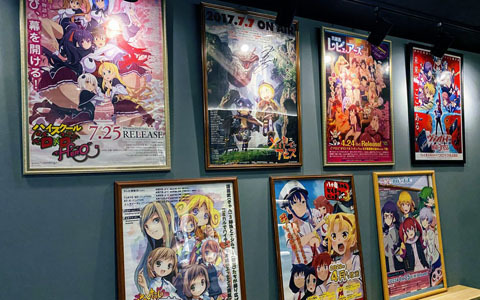 「Anime Cafe&Bar CUE LAMP」が大阪にオープン！パッショーネ、ハヤブサフィルム、サエッタなどアニメ制作会社が運営