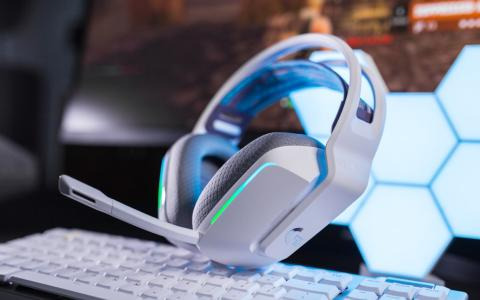 ロジクールのゲーミングヘッドセット「G733」がリニューアル―重量は変わらず連続使用は最大約89時間に