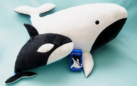 「クジラオルカ リバーシブルぬいぐるみ」がボードゲームと同日の5月26日に発売！