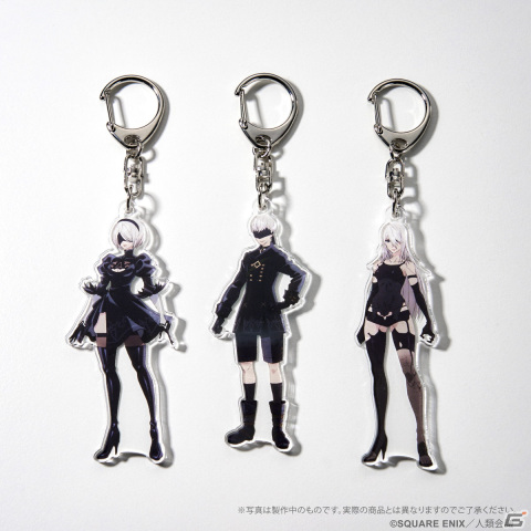 アニメ「NieR:Automata Ver1.1a」関連グッズとしてアクリルスタンド、アクリルキーホルダー、カンバッジが登場！の画像3