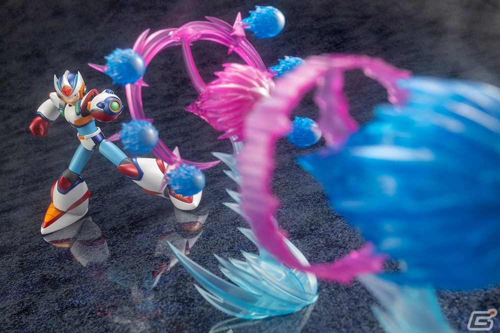 ロックマンX」新規大型エフェクトパーツを追加したプラモデル