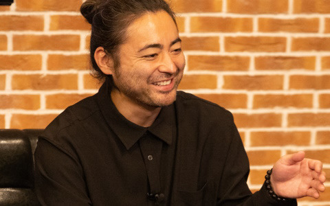 「アスタータタリクス」山田孝之さんがゲスト出演したスペシャル生放送の番組レポート＆インタビューが到着！