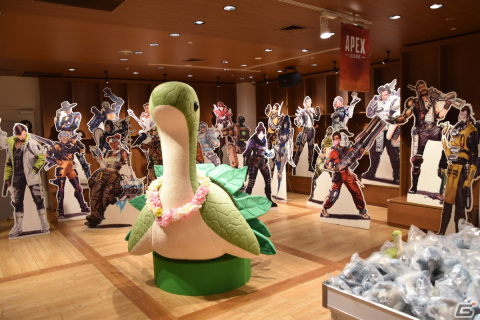 巨大ネッシーも南国風の装いで登場！2度目の開催となる「Apex Legends -Nessie cafe-」のメディア先行内覧会をレポートの画像21