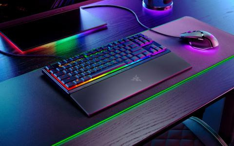 Razerからメカ・メンブレンスイッチを搭載した超薄型ゲーミングキーボード「Razer Ornata V3 Tenkeyless」が発売―Chroma RGBにも対応