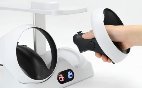 PSVR2用「チャージ＆スタンドVR2」が7月13日に発売！付属のマグネット端子を取り付けると置くだけで充電が可能