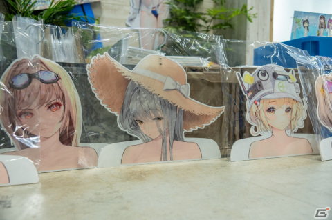 「勝利の女神：NIKKE」コミックマーケット102の出展レポートが公開！限定水着コスチューム姿のコスプレイヤーによるリアル10連ガチャで盛り上がるの画像13
