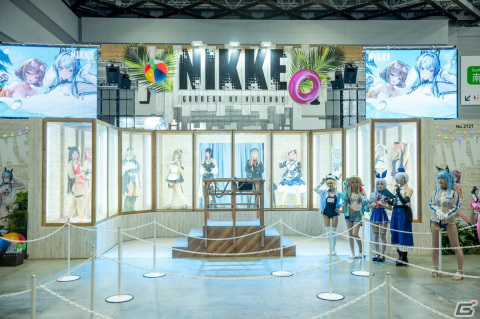 「勝利の女神：NIKKE」コミックマーケット102の出展レポートが公開！限定水着コスチューム姿のコスプレイヤーによるリアル10連ガチャで盛り上がるの画像5