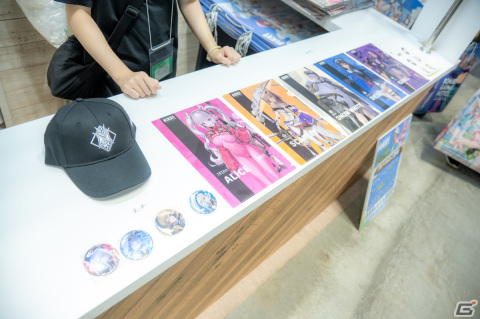 「勝利の女神：NIKKE」コミックマーケット102の出展レポートが公開！限定水着コスチューム姿のコスプレイヤーによるリアル10連ガチャで盛り上がるの画像9