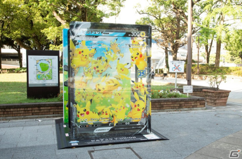 ポケモンカードアートの展覧会「Pokémon Card Art Walk in Yokohama Minatomirai」に花で作られた巨大なリザードンのカードが登場！の画像10