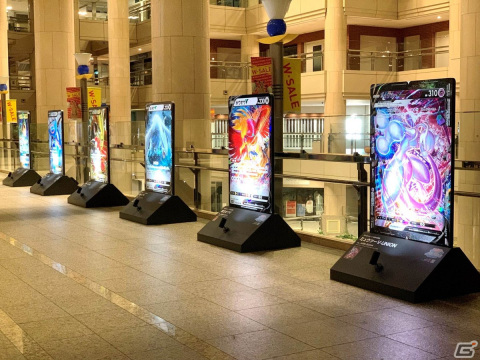 ポケモンカードアートの展覧会「Pokémon Card Art Walk in Yokohama Minatomirai」に花で作られた巨大なリザードンのカードが登場！の画像20