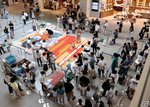 ポケモンカードアートの展覧会「Pokémon Card Art Walk in Yokohama Minatomirai」に花で作られた巨大なリザードンのカードが登場！の画像3