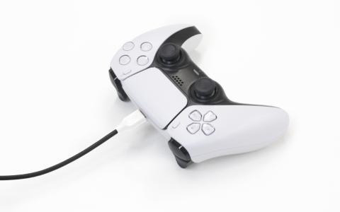 ケーブル長約3mのPS5コントローラ用ロング充電ケーブルがコロンバスサークルより9月中旬に発売！