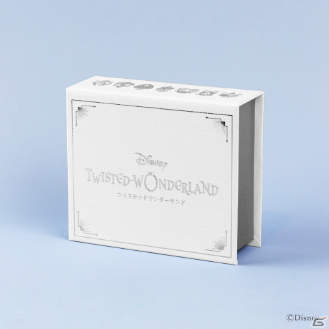 「ツイステ」のシルバーネックレスが9月15日より受注販売！Disney100 プラチナジャケットアートを使用したアクリルジュエリースタンド付きの画像11