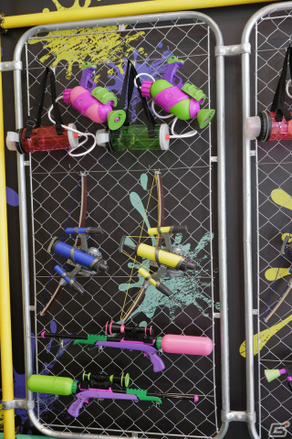 「スプラトゥーン3」ゲソタウン×ゾゾタウン ポップアップイベント in シブヤをレポート――ギアを再現したシャツやデニムが展示！の画像11