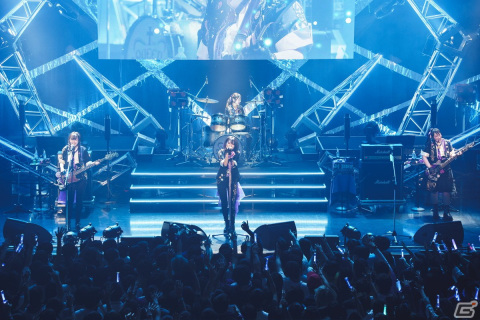 「The QUEEN of PURPLE 2nd Live Tour Live and let “Live”」東京公演レポート：「ナナシス」が誇る4人組ガールズロックバンド“QOP”の現在地の画像1