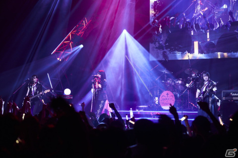 「The QUEEN of PURPLE 2nd Live Tour Live and let “Live”」東京公演レポート：「ナナシス」が誇る4人組ガールズロックバンド“QOP”の現在地の画像26