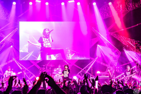 「The QUEEN of PURPLE 2nd Live Tour Live and let “Live”」東京公演レポート：「ナナシス」が誇る4人組ガールズロックバンド“QOP”の現在地の画像28