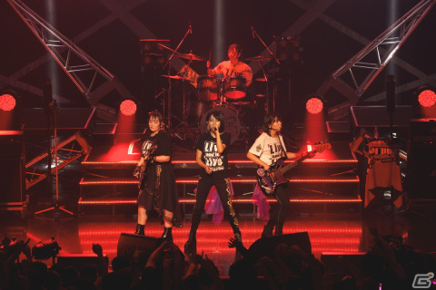 「The QUEEN of PURPLE 2nd Live Tour Live and let “Live”」東京公演レポート：「ナナシス」が誇る4人組ガールズロックバンド“QOP”の現在地の画像34