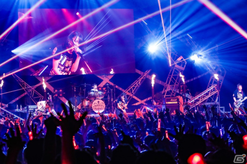「The QUEEN of PURPLE 2nd Live Tour Live and let “Live”」東京公演レポート：「ナナシス」が誇る4人組ガールズロックバンド“QOP”の現在地の画像48
