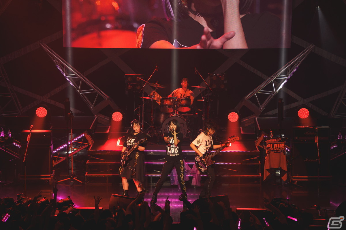 「The QUEEN of PURPLE 2nd Live Tour Live and let “Live”」東京公演レポート：「ナナシス」が誇る4人組ガールズロックバンド“QOP”の現在地の画像36