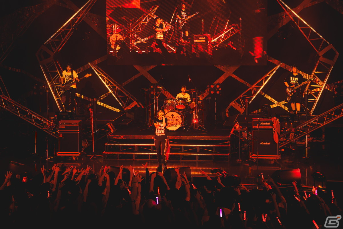 「The QUEEN of PURPLE 2nd Live Tour Live and let “Live”」東京公演レポート：「ナナシス」が誇る4人組ガールズロックバンド“QOP”の現在地の画像37