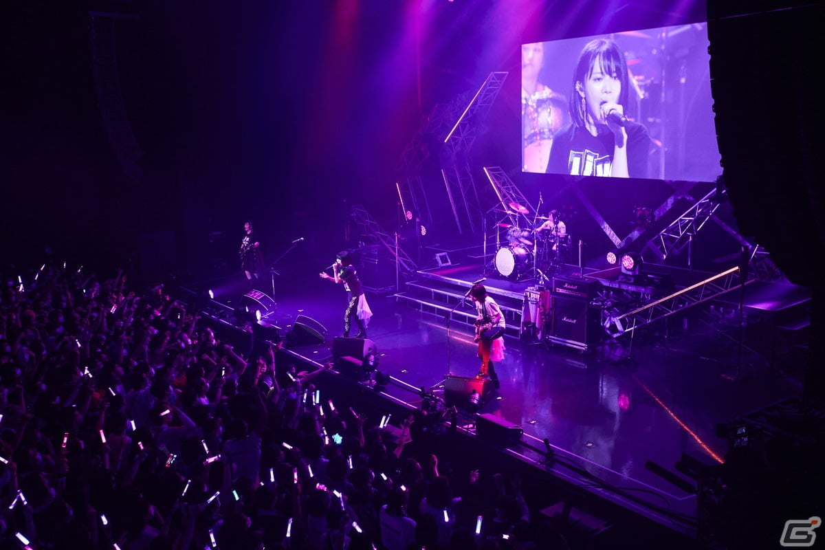 「The QUEEN of PURPLE 2nd Live Tour Live and let “Live”」東京公演レポート：「ナナシス」が誇る4人組ガールズロックバンド“QOP”の現在地の画像40
