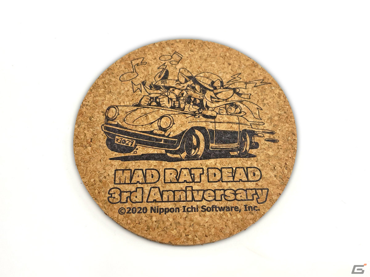 「MAD RAT DEAD」3周年記念グッズセットの受注販売が開始！チーズ型アクリルキーホルダーやスクエアボトルなど5点を収録の画像
