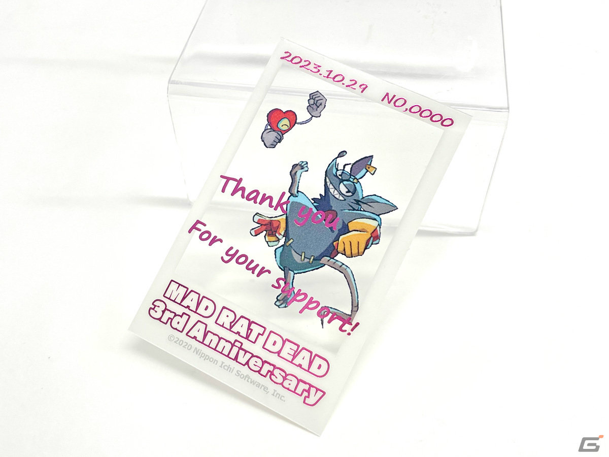 「MAD RAT DEAD」3周年記念グッズセットの受注販売が開始！チーズ型アクリルキーホルダーやスクエアボトルなど5点を収録の画像