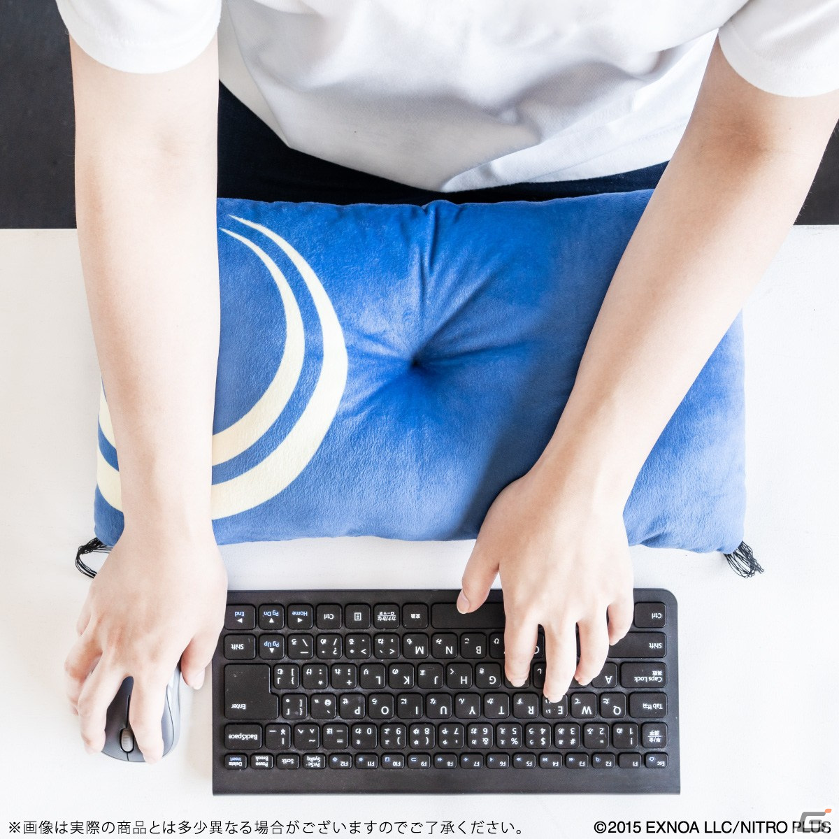刀剣乱舞ONLINE　PCクッション　三日月宗近　軽装でりらっくす　ぬいぐるみ 刀剣乱舞ONLINE」の三日月宗近が 3WAYで使える「PCクッション