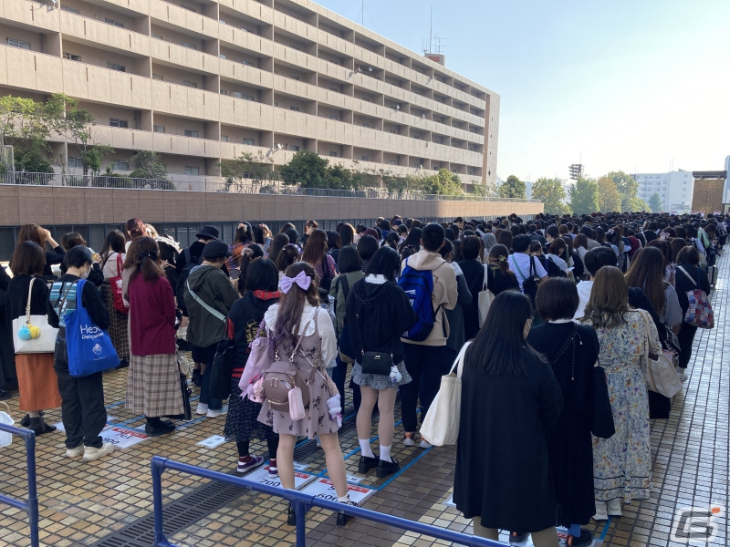 メイン会場入場列の様子