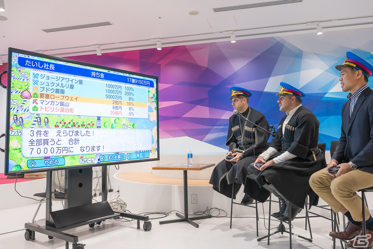 「桃鉄ワールド」ティムラズ・レジャバ駐日ジョージア大使がKONAMIを訪問！ゲームで再現されたジョージアの景色や名物を大使自らが確認の画像