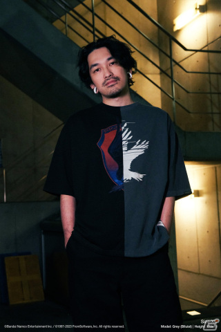 「ARMORED CORE VI FIRES OF RUBICON」独立傭兵C4-621とレイヴンのエンブレムがドッキングしたコラボTシャツが11月17日に発売決定！の画像