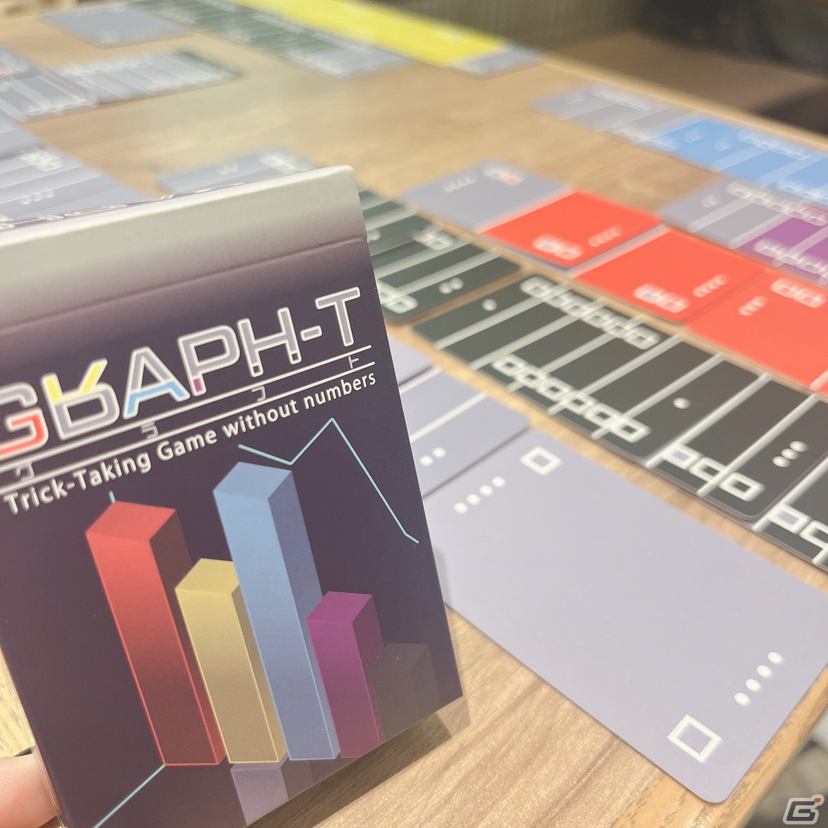 数字を使わないボードゲーム「GRAPH-T」がゲームマーケット2023秋で初頒布!色の高さで勝敗を競うトリックテイキングの画像