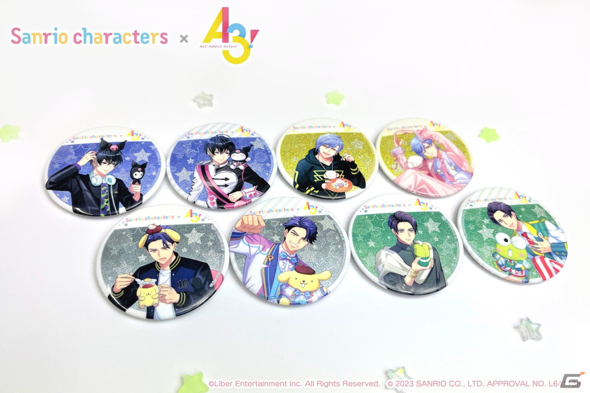 「A3!」とサンリオキャラクターズのグッズがアニメイトで発売!ゲーム内のカードイラストを使った缶バッジやホログラムチケットがラインナップの画像