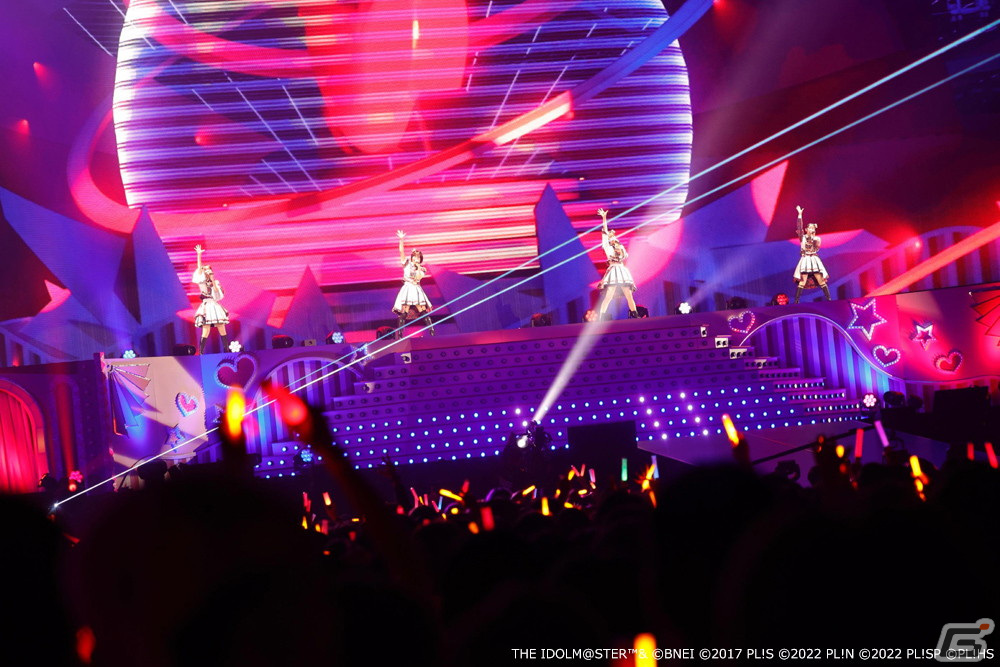 2809日ぶりに東京ドームがあの曲でオレンジに染まる!「異次元フェス アイドルマスター★♥ラブライブ!歌合戦」Day.2レポートの画像