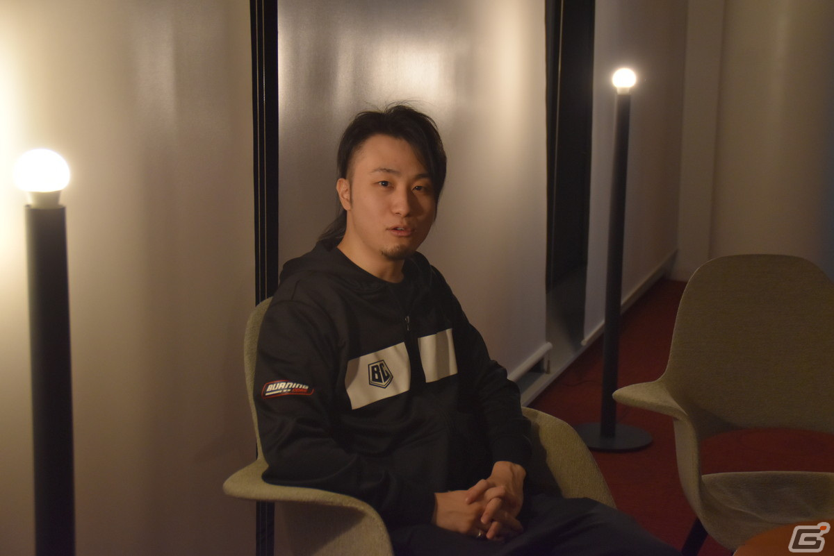 陰からチームを支えていたプロゲーマーの立川選手。本リーグではDFMのコーチとして活躍。