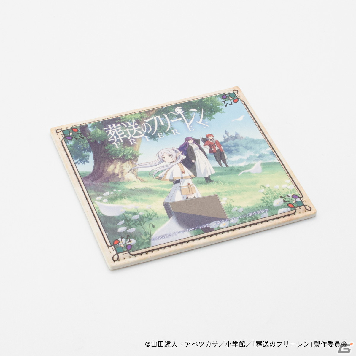 アニメ「葬送のフリーレン」痛印の受注受付が12月26日より開始！コースター、手帳型iPhoneケース、壁掛け時計などのグッズも登場の画像