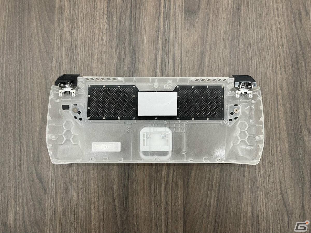 ROG Allyの熱暴走を防止する放熱バックカバー「ROG Ally Back Modcase」が登場!キックスタンドなどの機能も搭載の画像