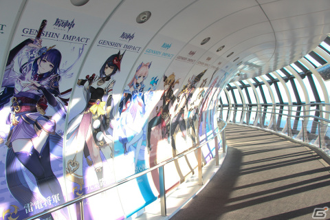 「原神」と東京スカイツリーがコラボした「青空の大冒険~雷霊に導かれて~」をレポート!全キャラが並んだ天望回廊は圧巻の画像