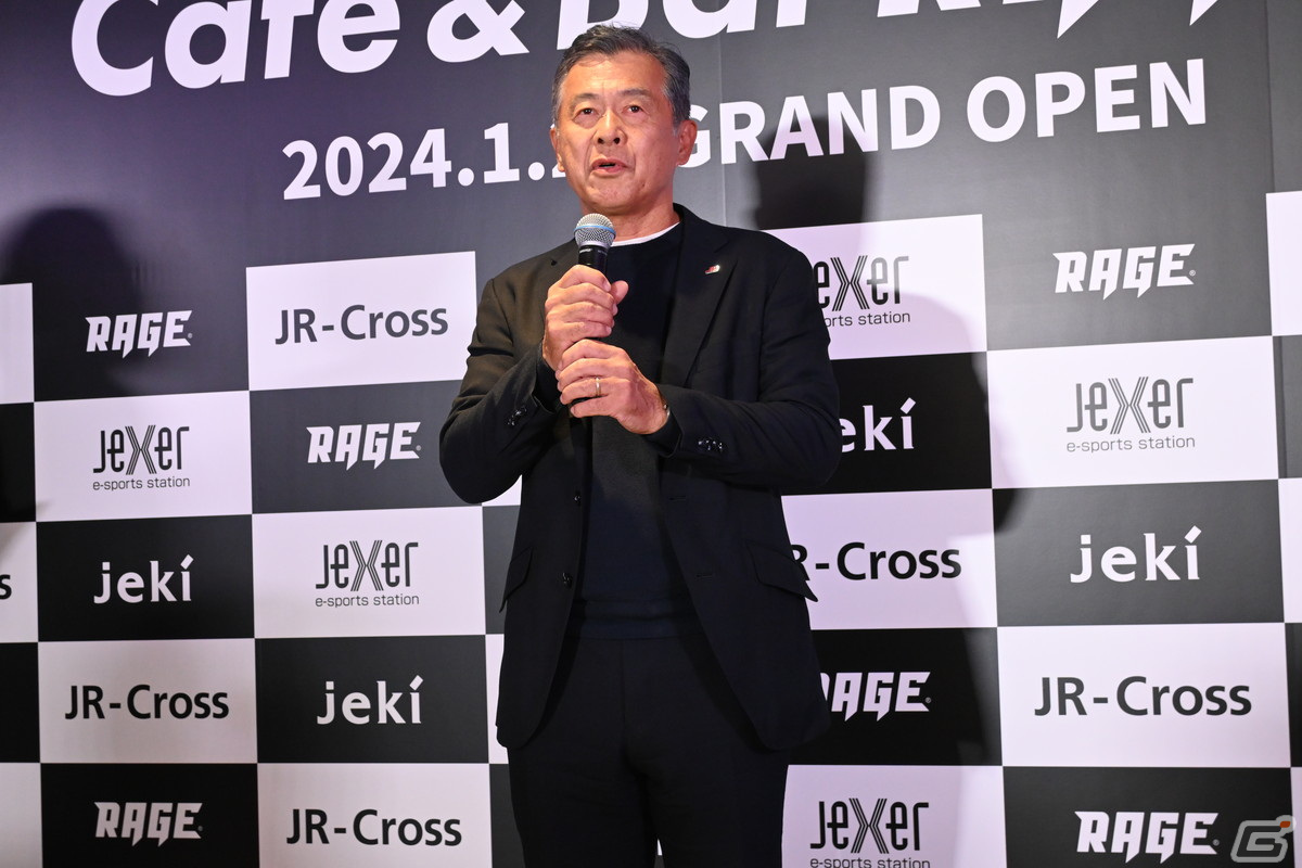 穴吹昌弘氏